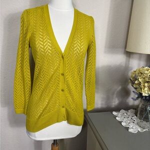 ANN TAYLOR Open Weave chevron soft knit Cardigan
deep V neck size Small EUC